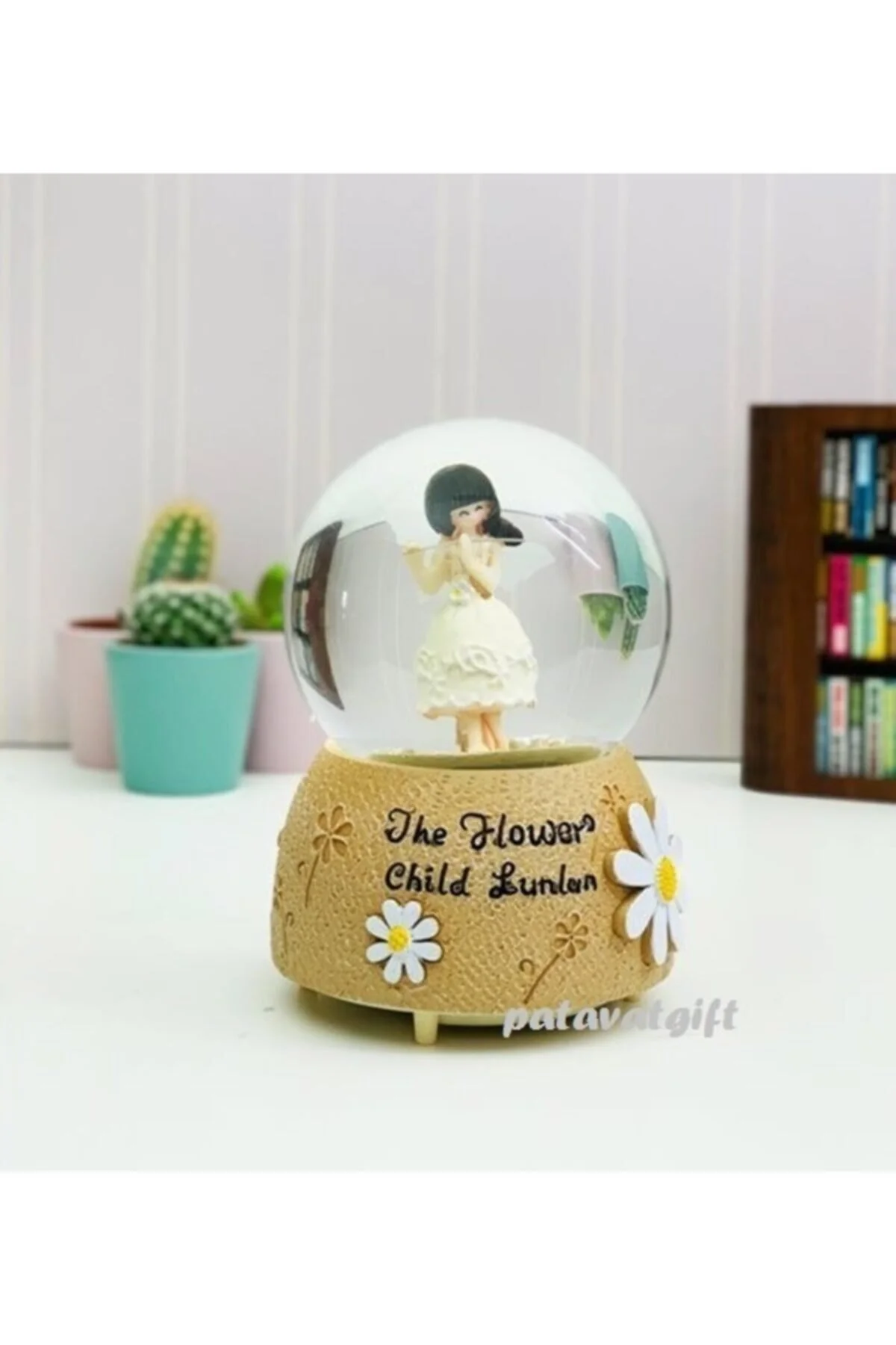 گوی برفی دختر دیزی در حال نواختن فلوت SNOW GLOBE با اسپری و چراغ موسیقی از ترکیه Patavat