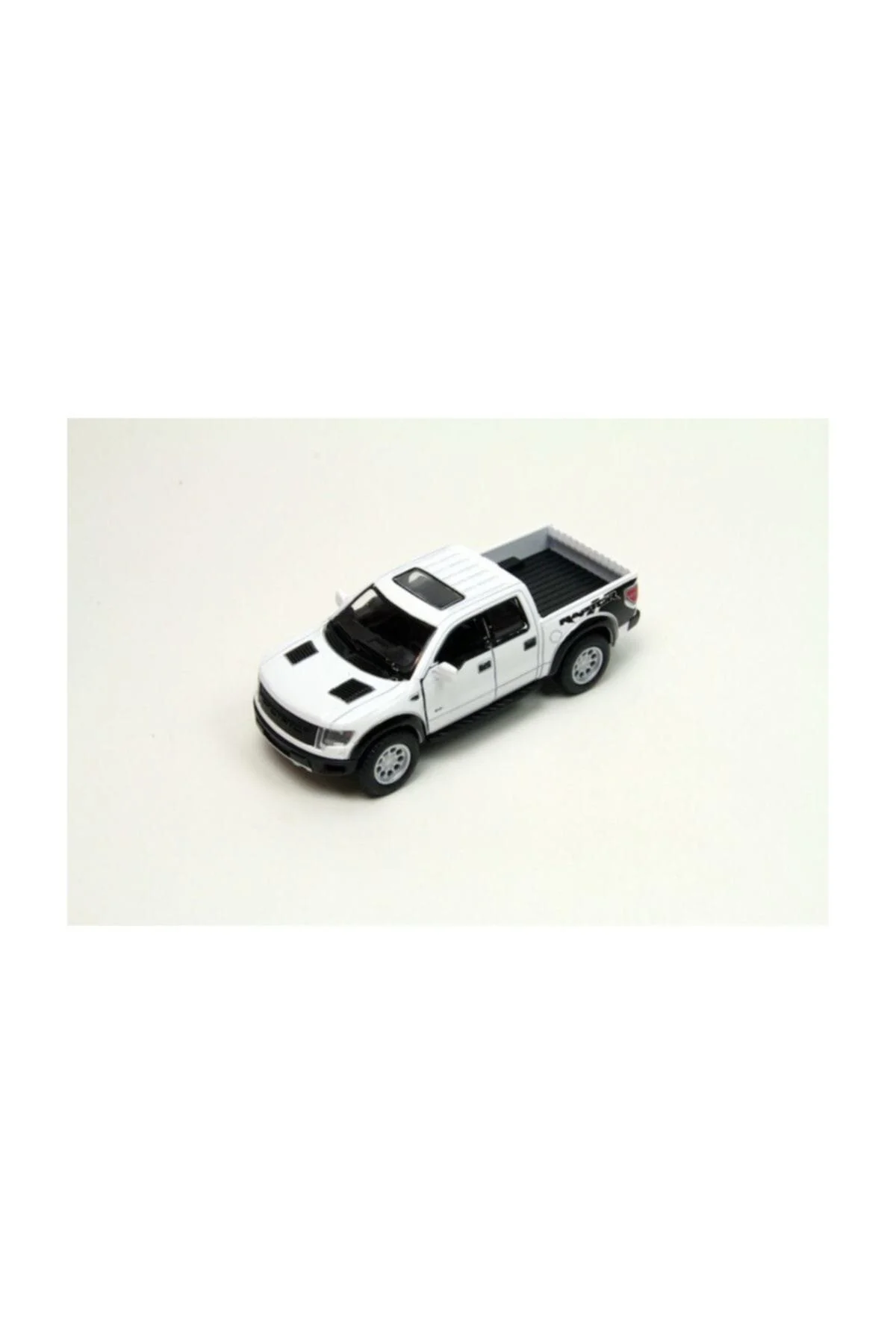 ماشین اسباب بازی مردانه و زنانه چک 2013 FORD F 150 SVT RAPTOR SUPERCREW سفید Kinsmart