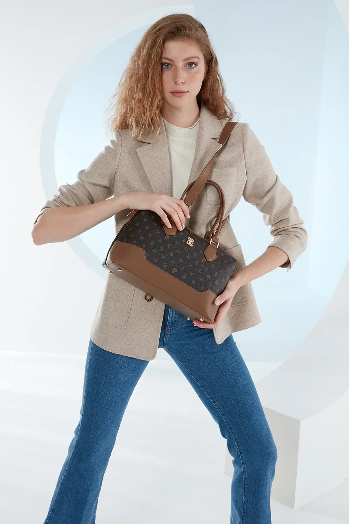 کیف شانه ای زنانه مونوگرام قهوه 05PO23Y1734 Pierre Cardin