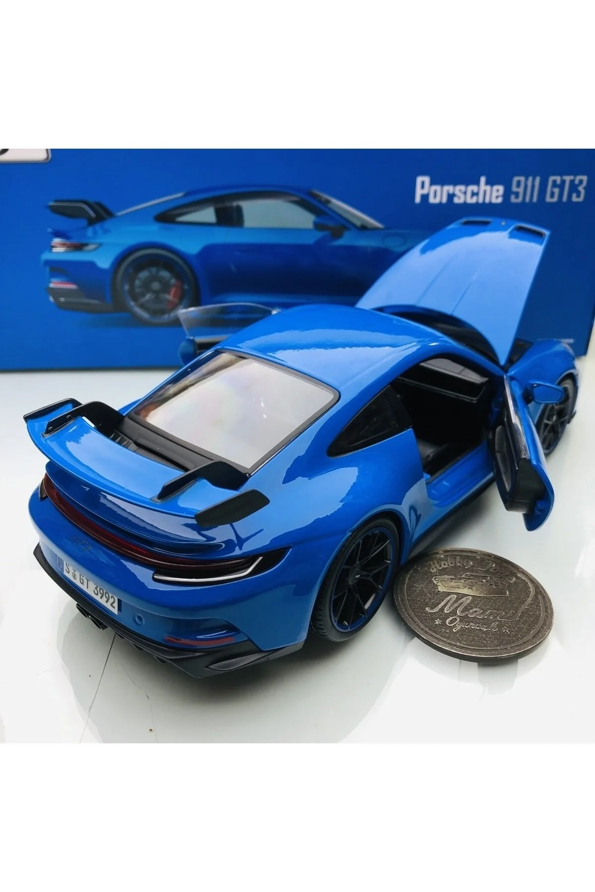 مدل خودرو جدید 2022 پورشه 911 992 GT3 BLUE 1:18 SCALE MAISTO PREMIERE Maisto
