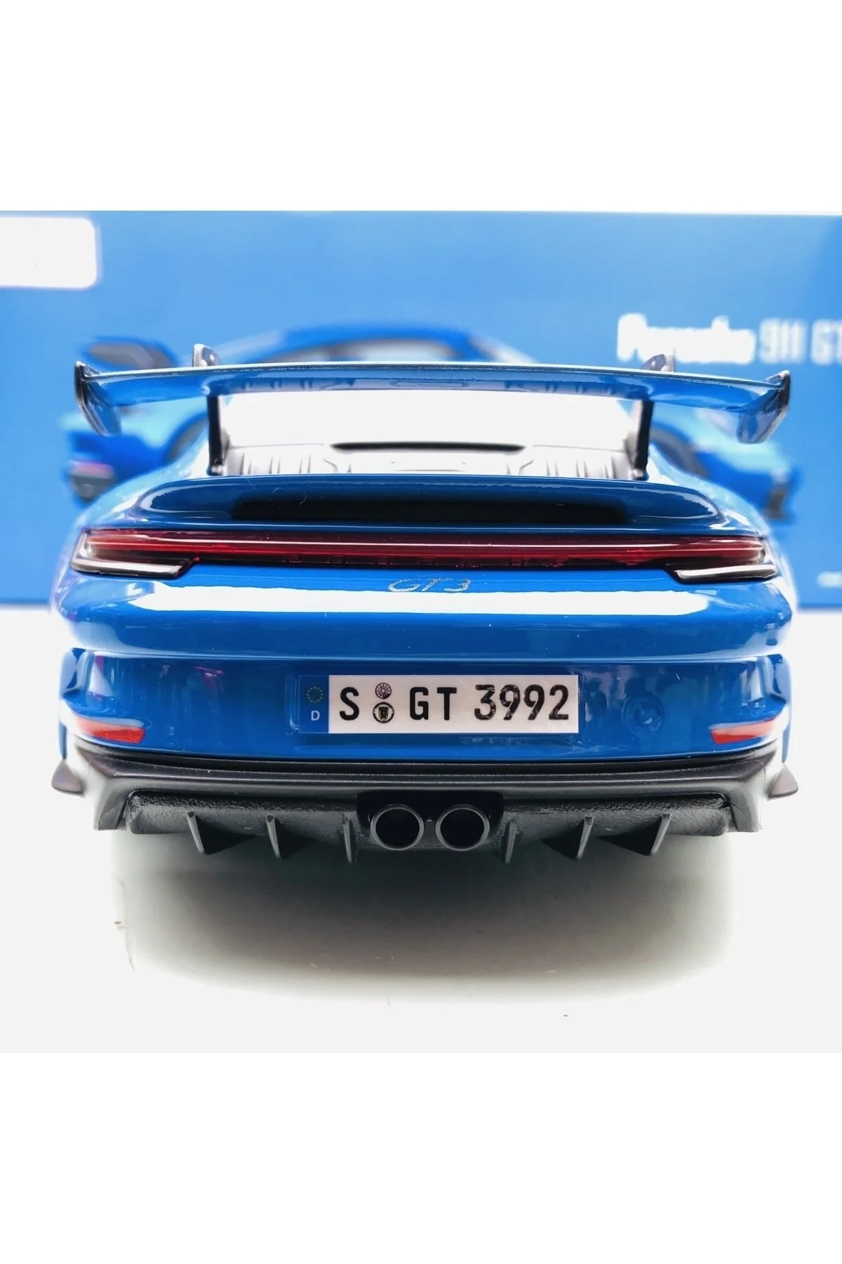 مدل خودرو جدید 2022 پورشه 911 992 GT3 BLUE 1:18 SCALE MAISTO PREMIERE Maisto