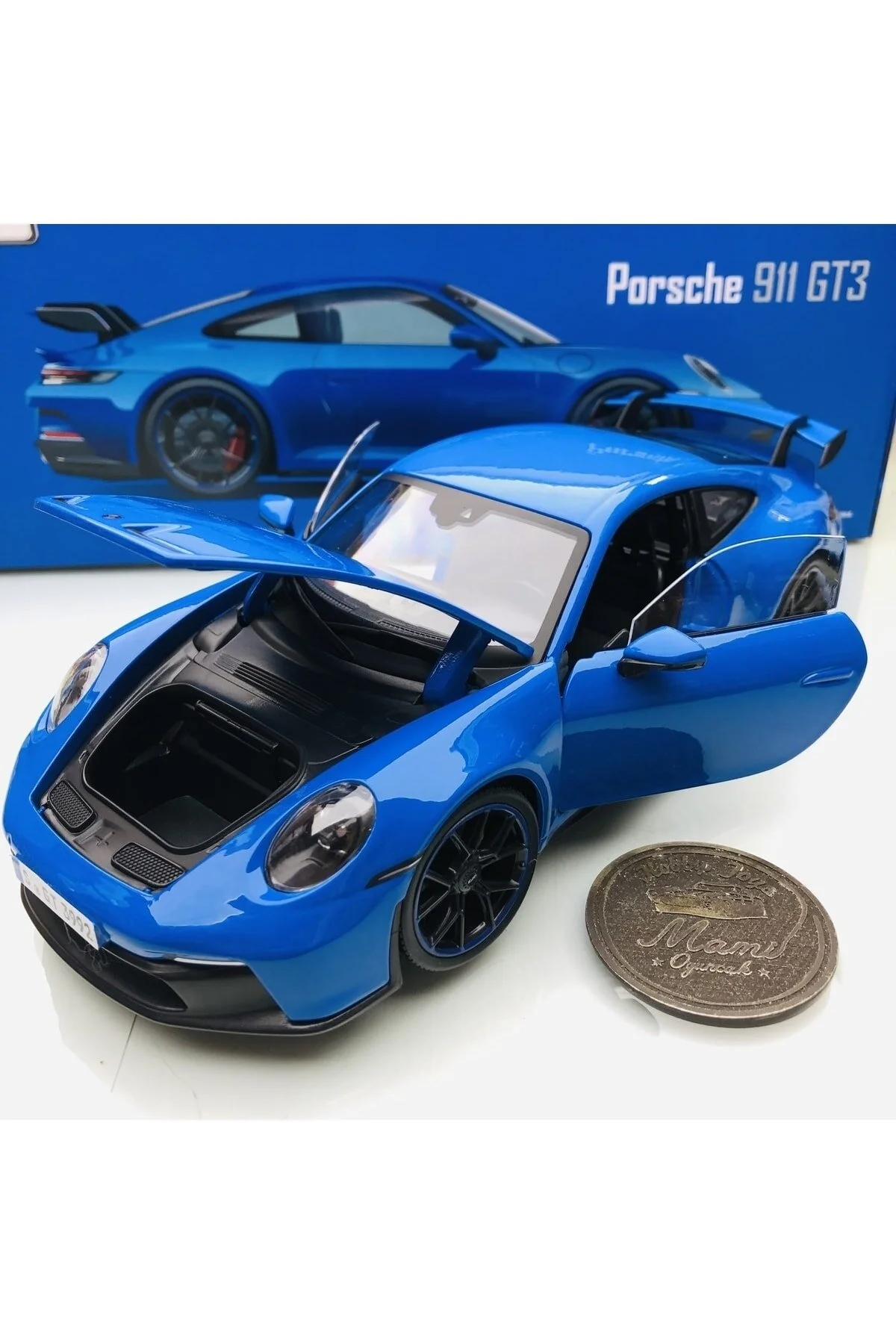 مدل خودرو جدید 2022 پورشه 911 992 GT3 BLUE 1:18 SCALE MAISTO PREMIERE Maisto