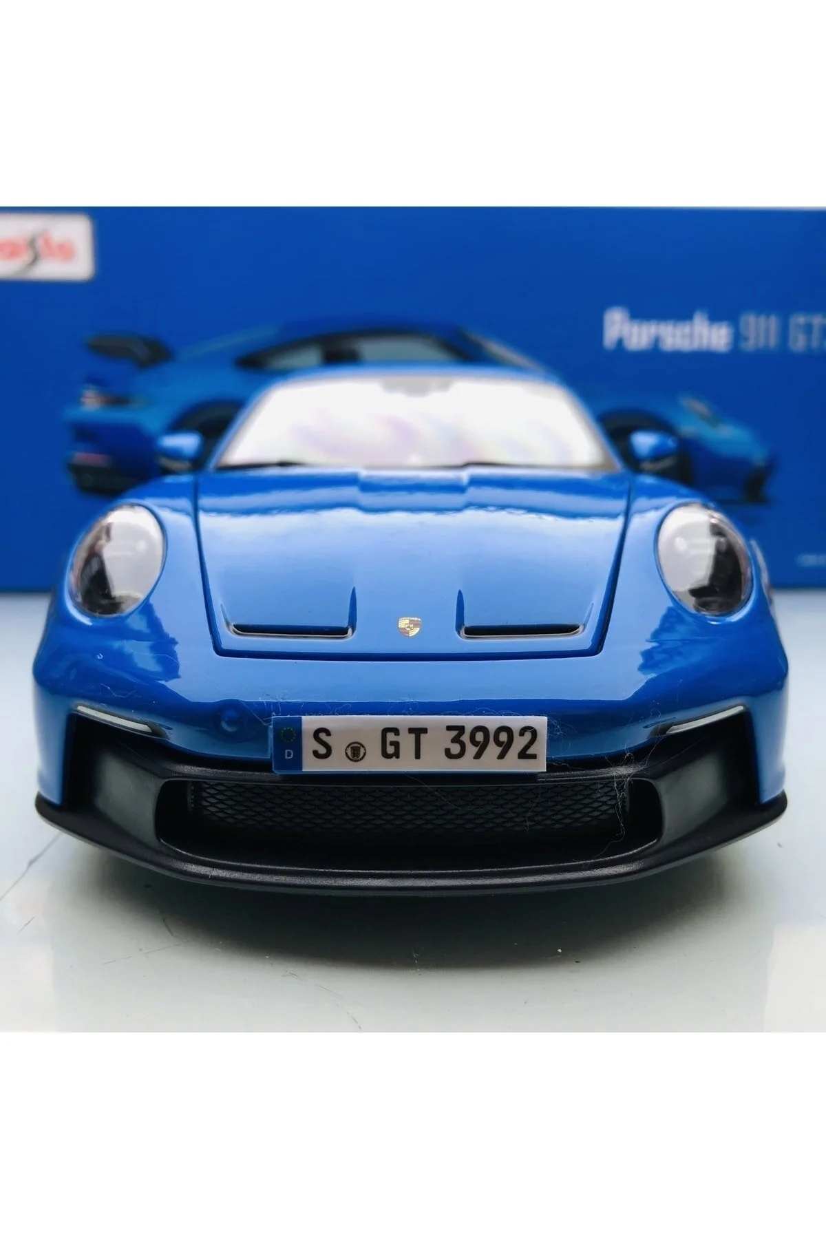 مدل خودرو جدید 2022 پورشه 911 992 GT3 BLUE 1:18 SCALE MAISTO PREMIERE Maisto