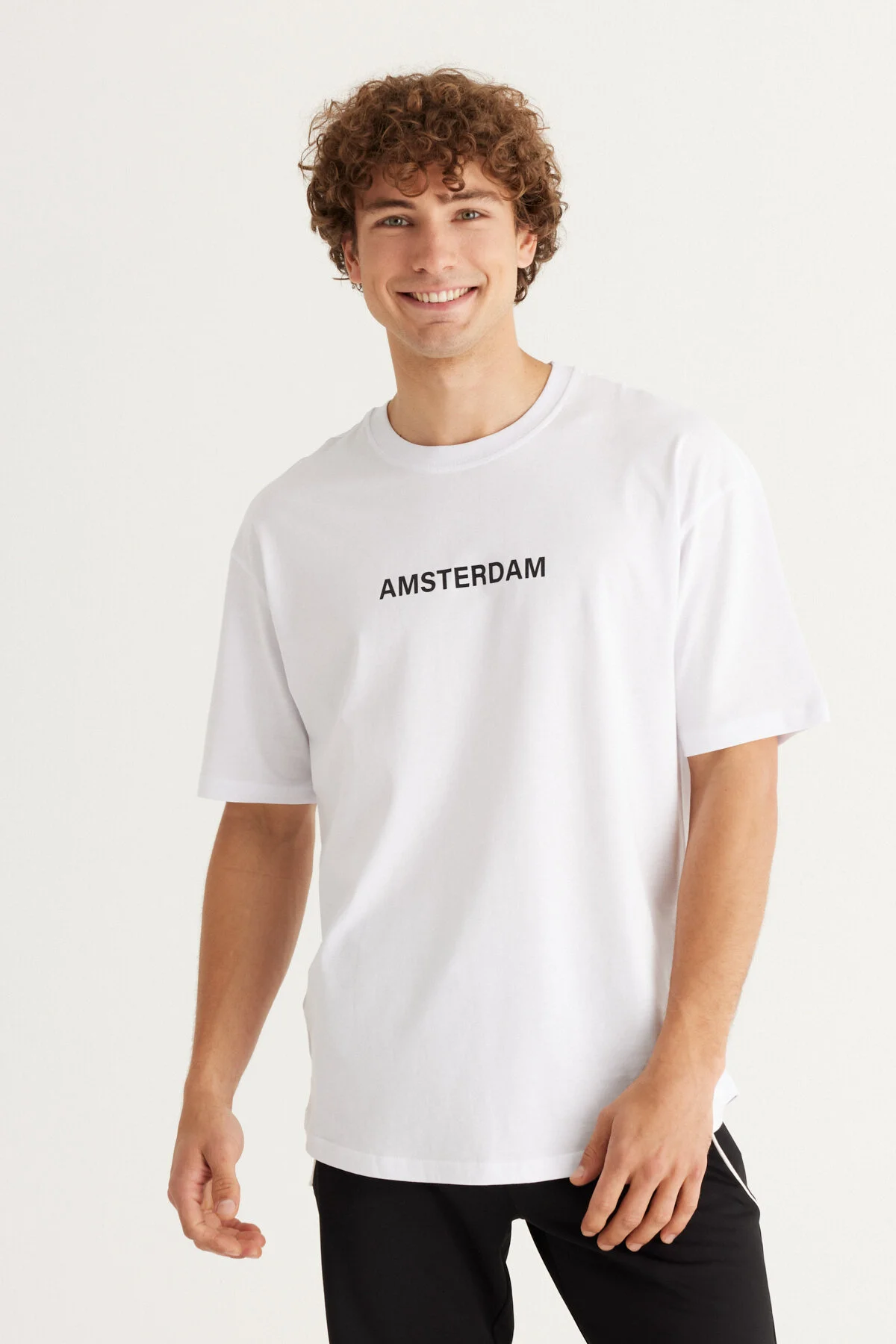 تی شرت مردانه OVERSIZTE WHITE مناسب 100 ٪ پنبه یقه بریده شده آمستردام چاپ T SHIRT ترکیه اورجینال AC&Co / Altınyıldız Classics
