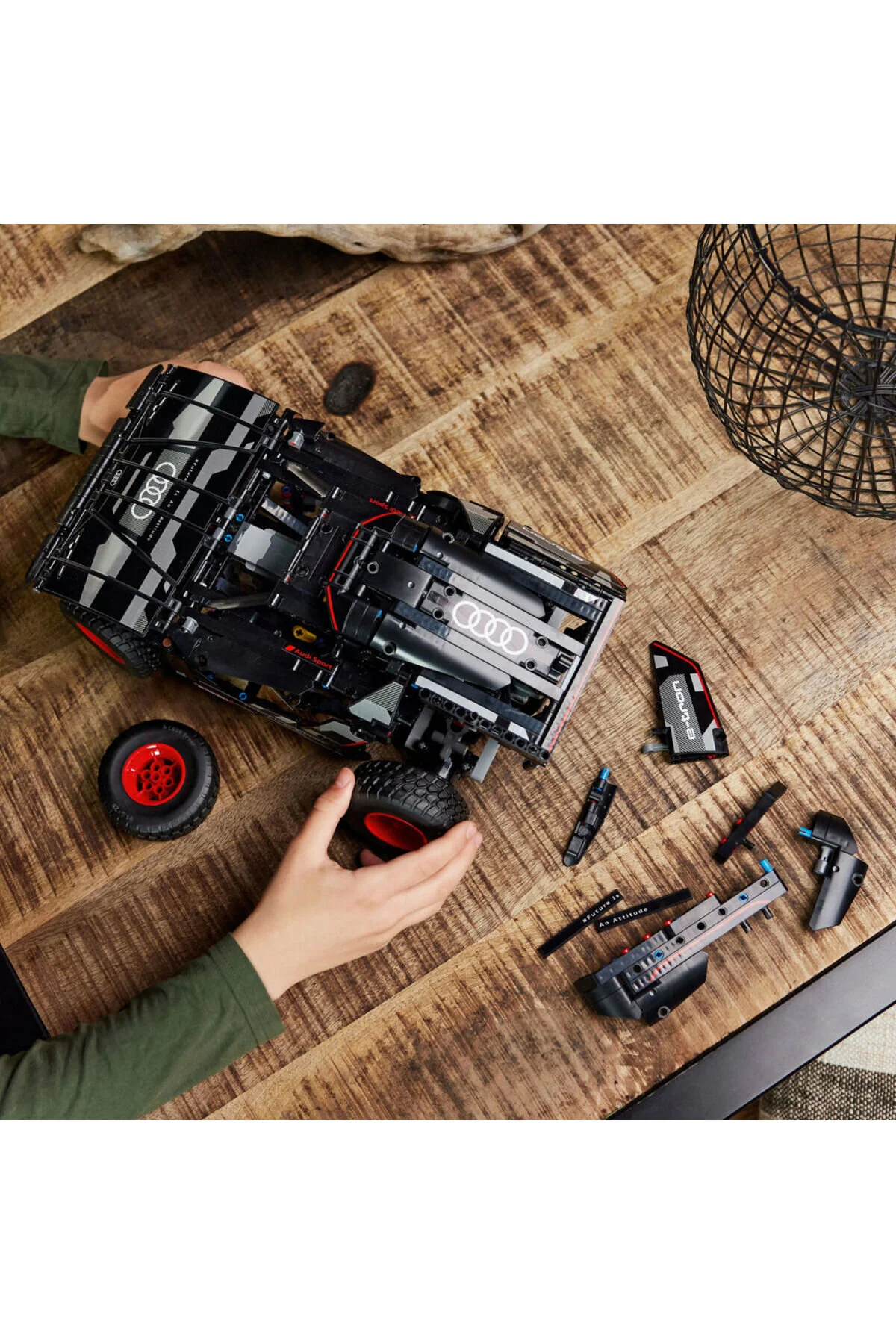 لگو و اسباب بازی های ساخت محور تکنیک AUDI RS Q E TRON 42160 LEGO