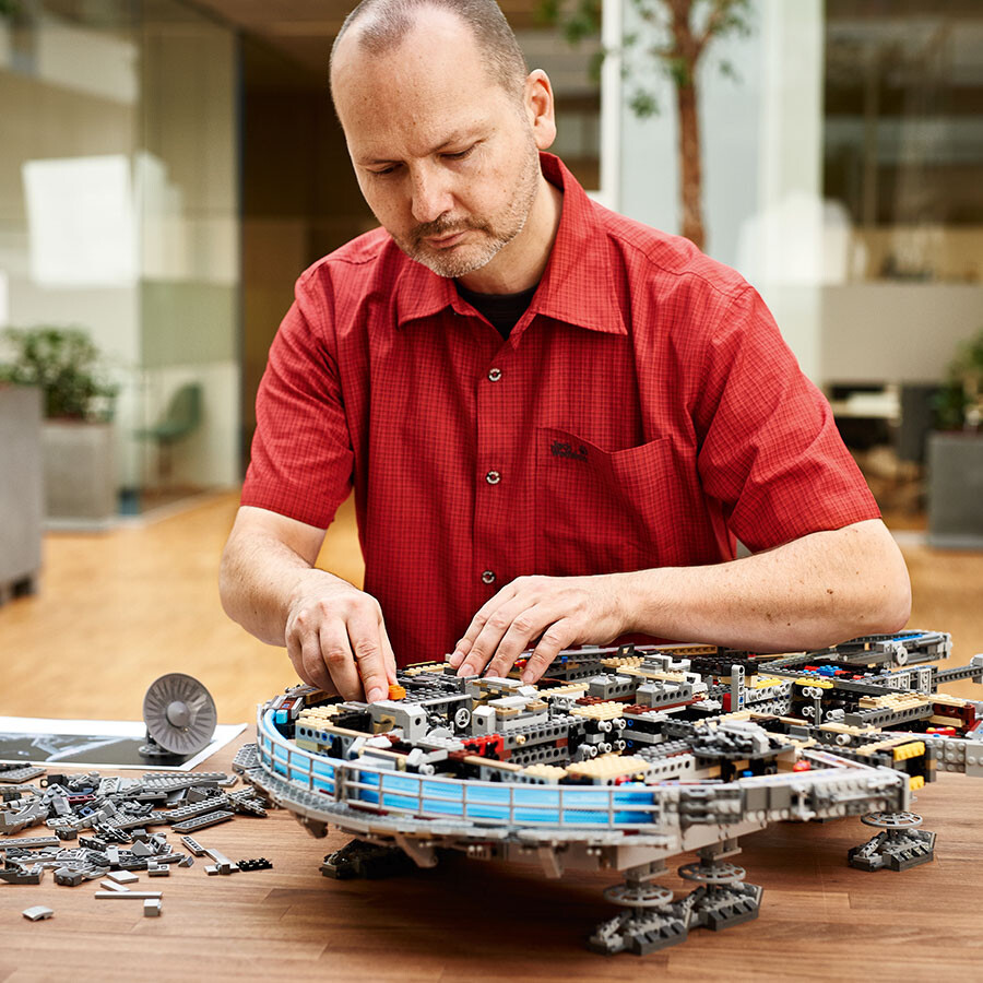 مجموعه ساختنی جنگ ستارگان لگو LEGO Millennium Falcon مدل 75192، ۷۵۴۱ قطعه و حداقل سن ۱۶ سال