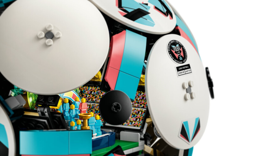 مجموعه ساختنی و نمایشی توپ فوتبال لگو LEGO ادیشنز Editions مدل 43019، ۱۴۹۸ قطعه، حداقل سن ۱۰ سال